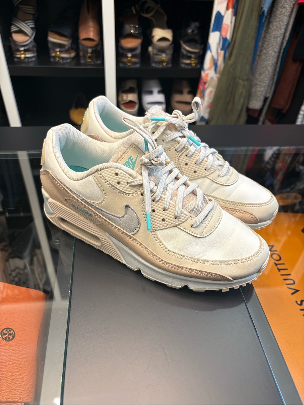 Nike Women’s Sneakers in Cream with Teal Accents